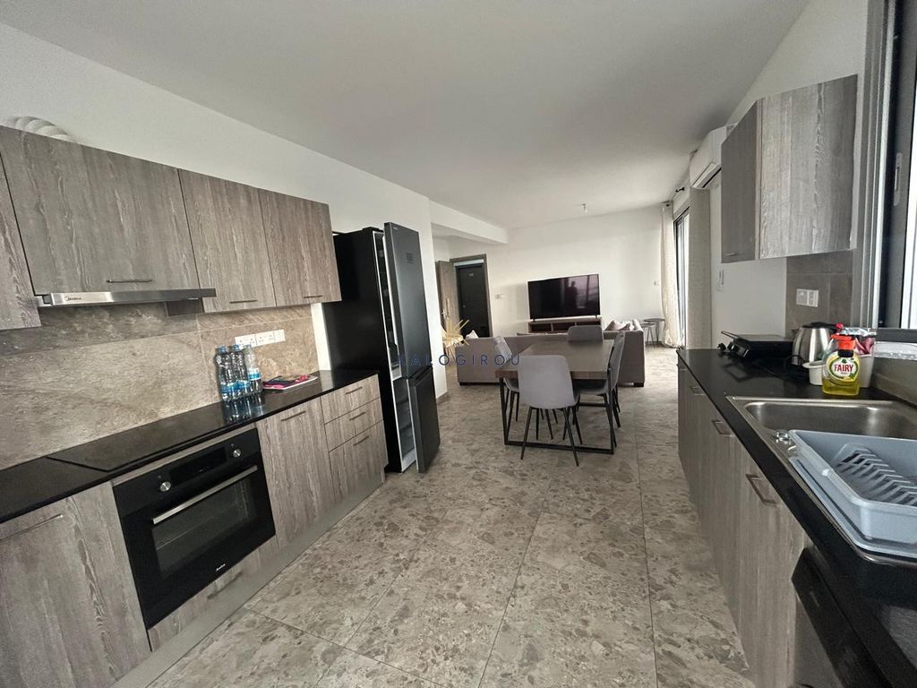 Property photo 2 of 25