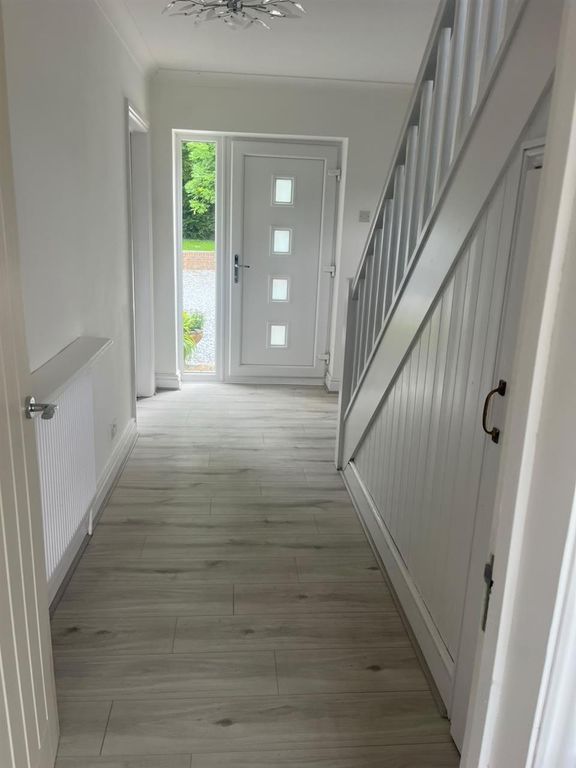 Property photo 2 of 24 Entrance Hall