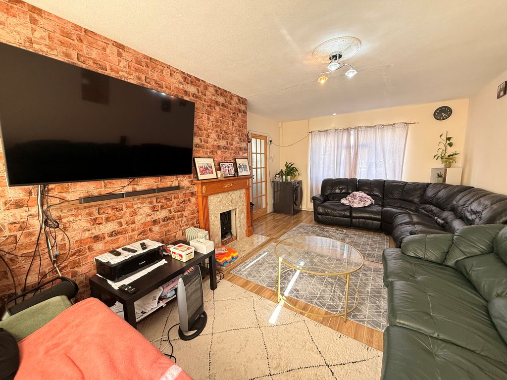 Property photo 3 of 9 Image
