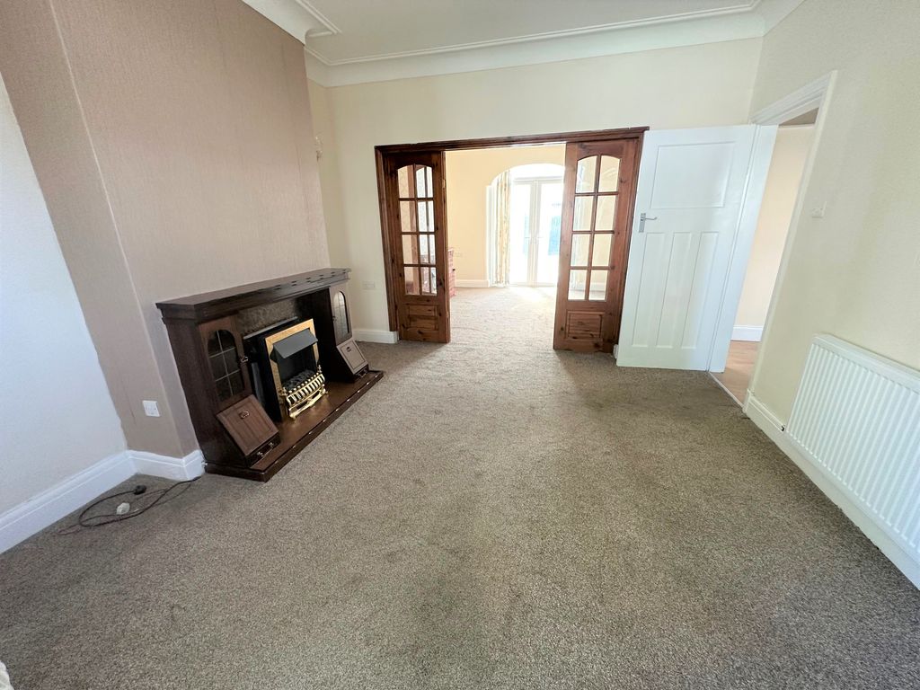 Property photo 2 of 10 Living Room