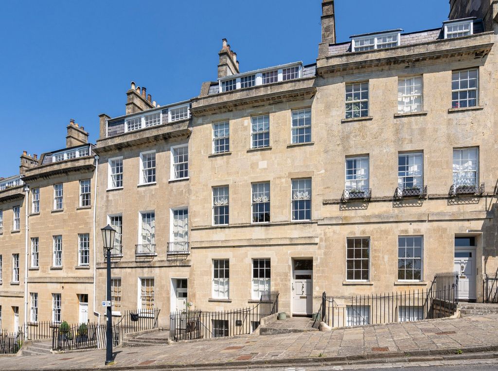 Property photo 1 of 25 Lansdown Place West