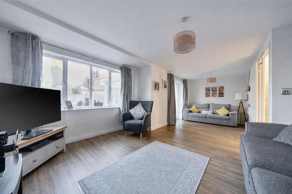 Property photo 2 of 19 Sitting Room