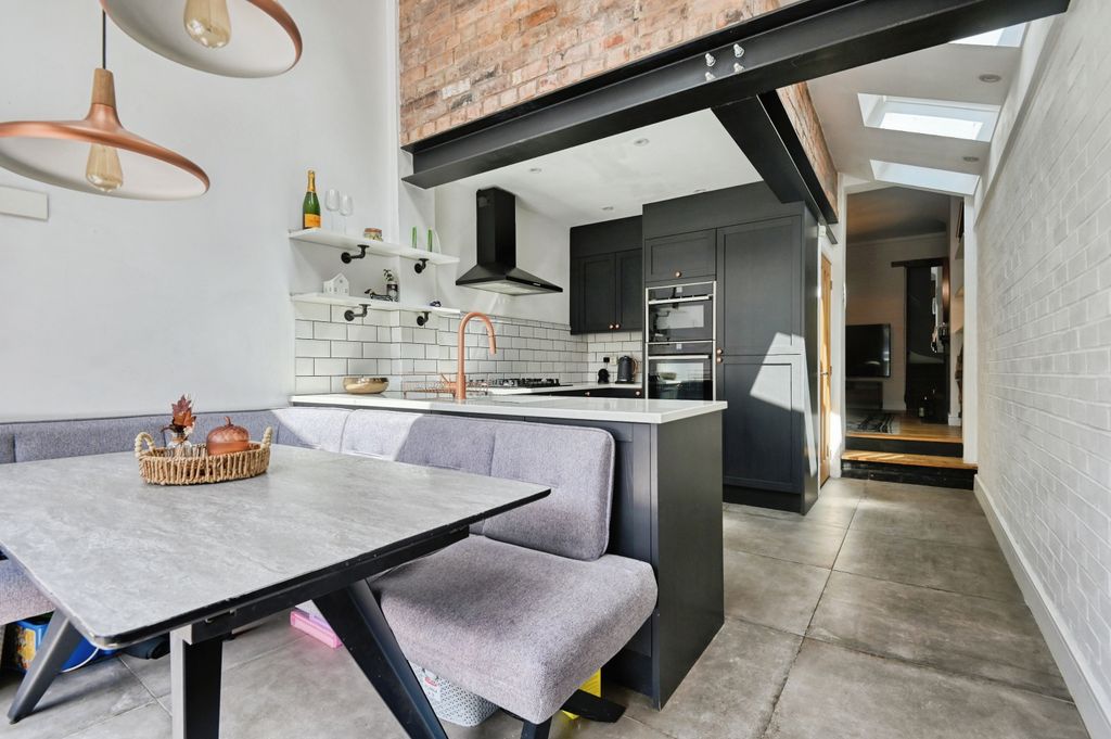 Property photo 3 of 15 Dining Area