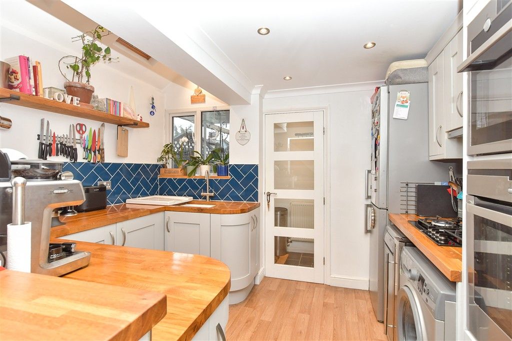 Property photo 2 of 7 Kitchen