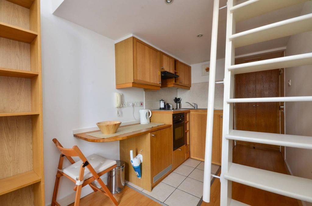 Property photo 3 of 8 Kitchen
