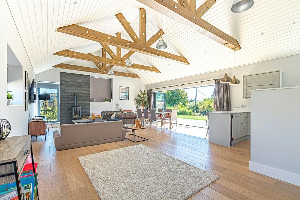 Property photo 2 of 30