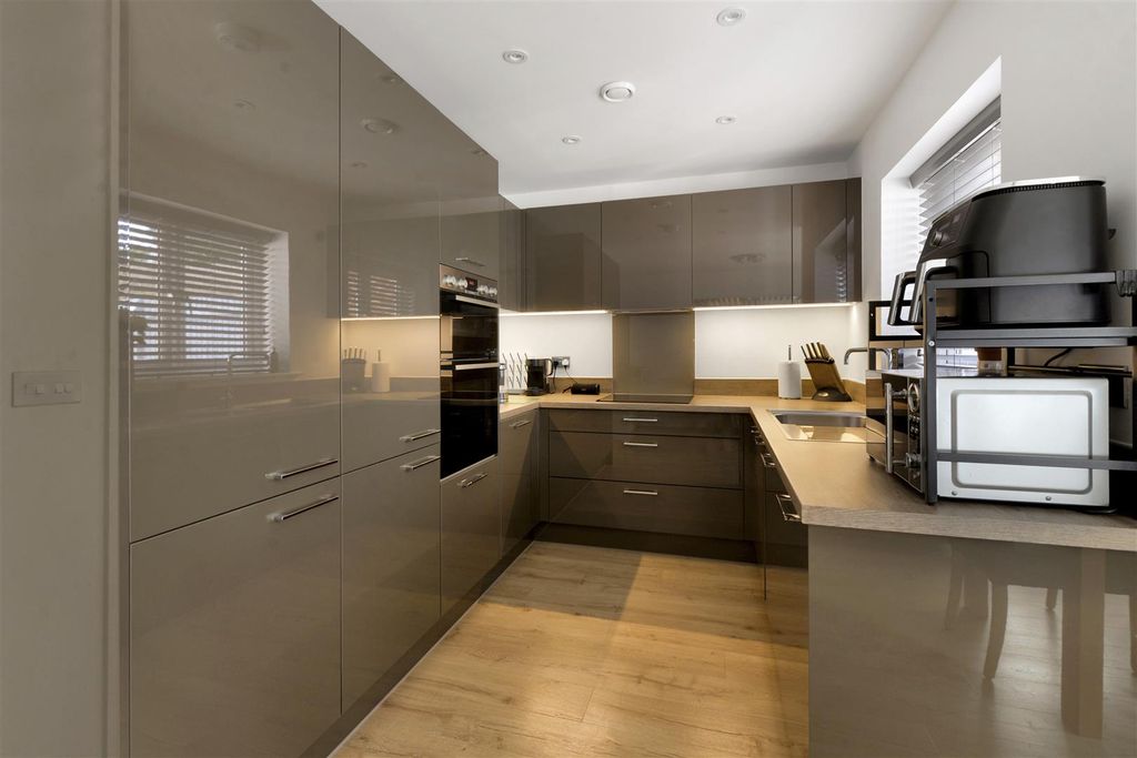 Property photo 3 of 14 11