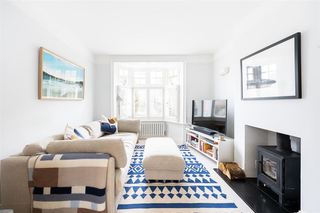 Property photo 3 of 10 Cravells-Road-03.Jpg