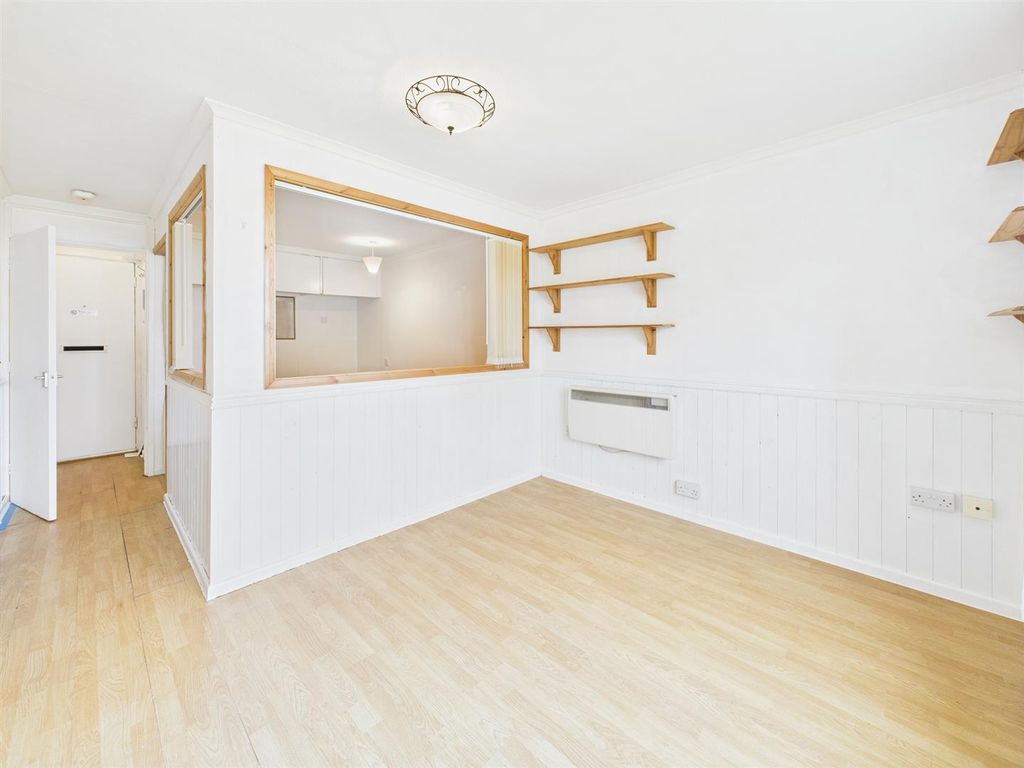 Property photo 3 of 8 Cam04907G0-Pr0211-Still003.Jpg