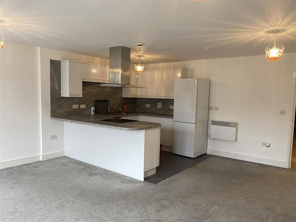 Property photo 1 of 10 Kitchen
