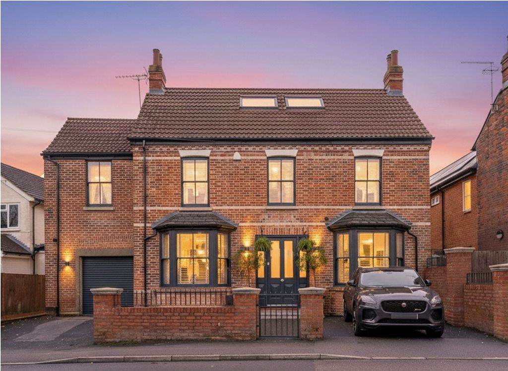 Property photo 1 of 33