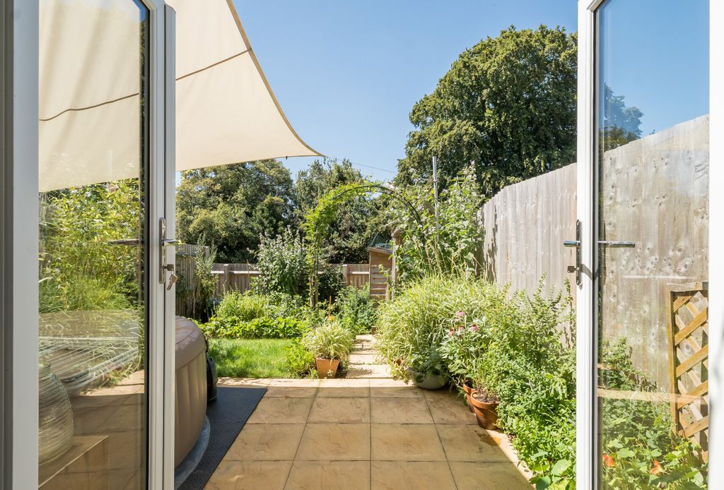 Property photo 3 of 22 1327052-15-6883B7...