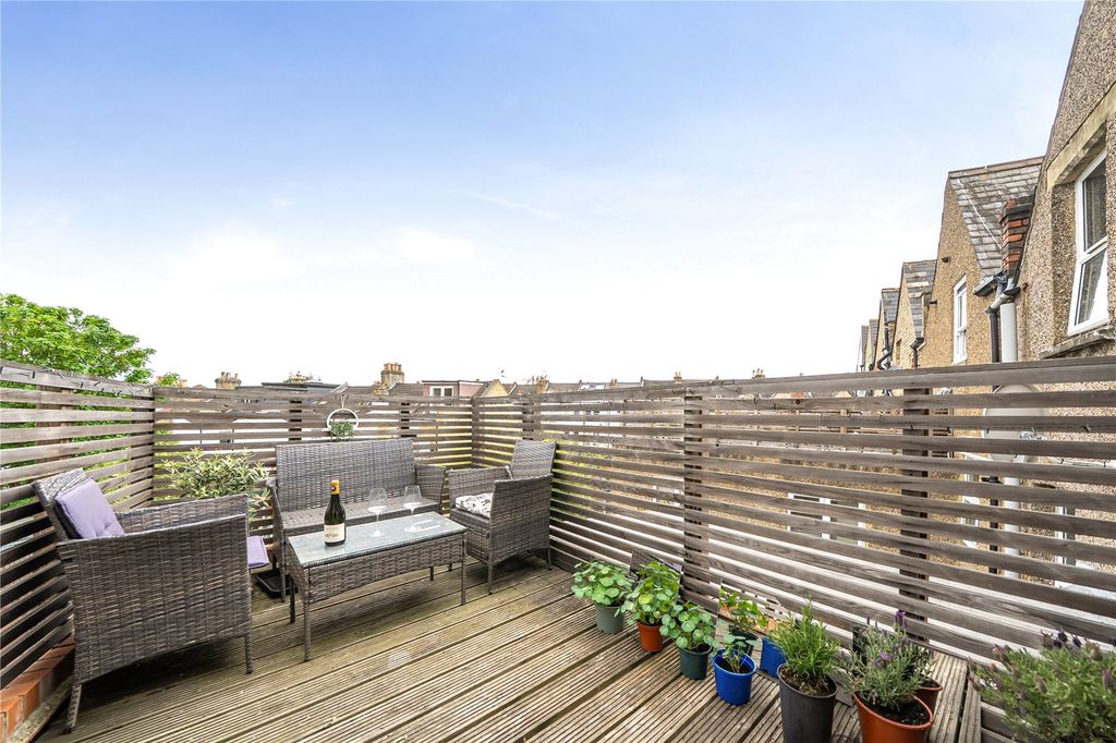 Property photo 2 of 17 Picture No. 12