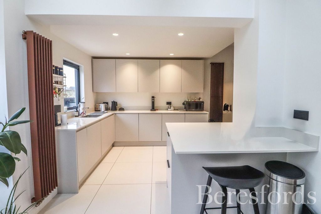 Property photo 3 of 19 Picture No. 06