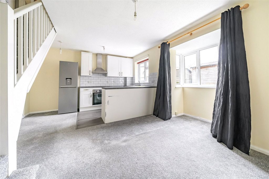 Property photo 3 of 16 3 - Picture No. 05