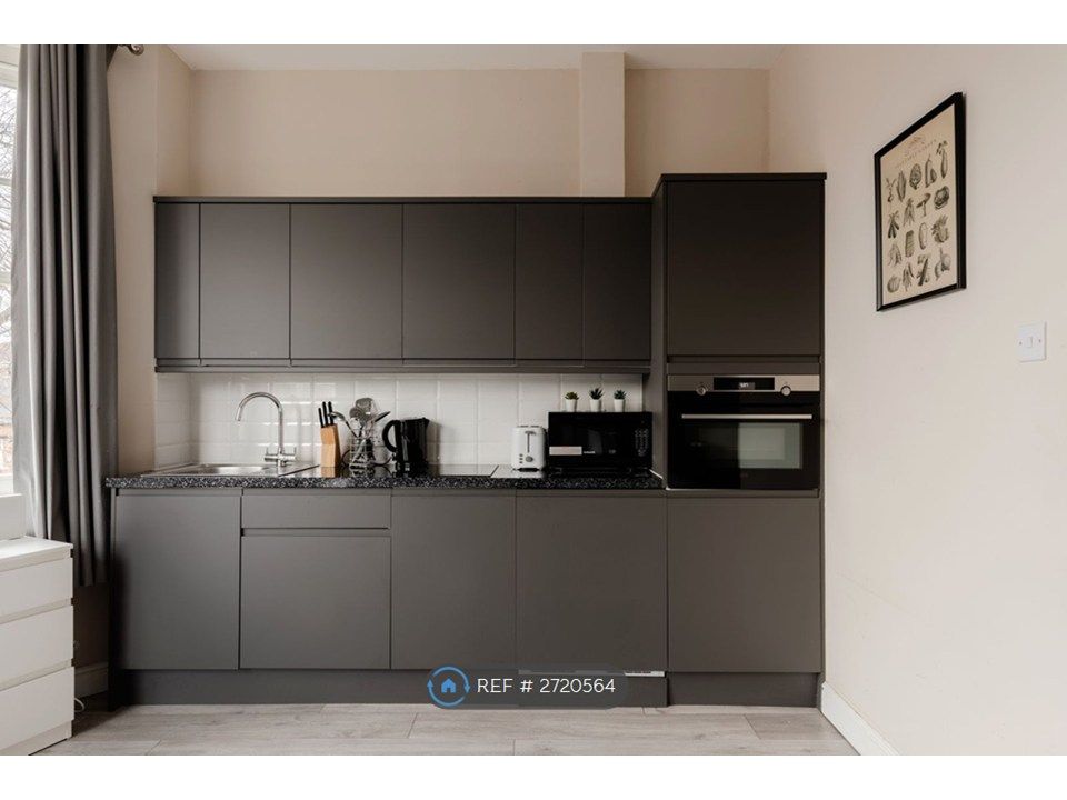 Property photo 3 of 6 Kitchen