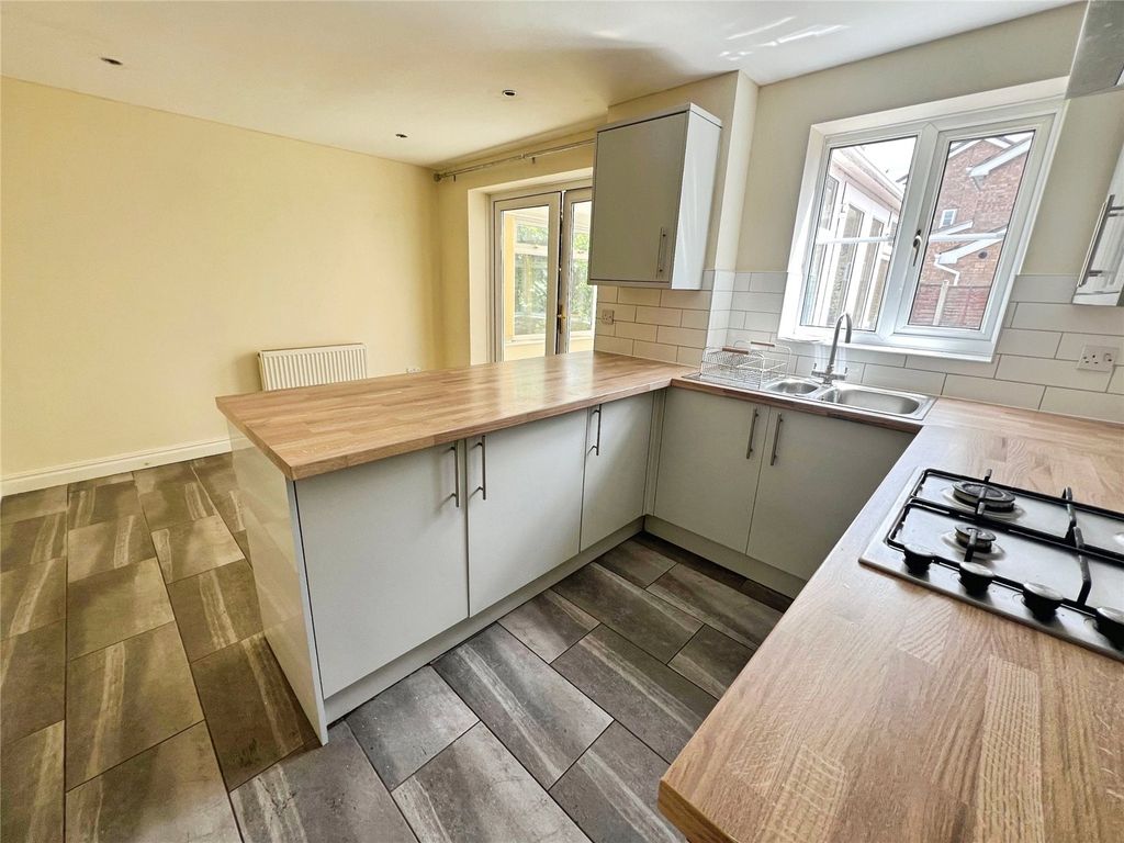 Property photo 3 of 17 Kitchen/Diner