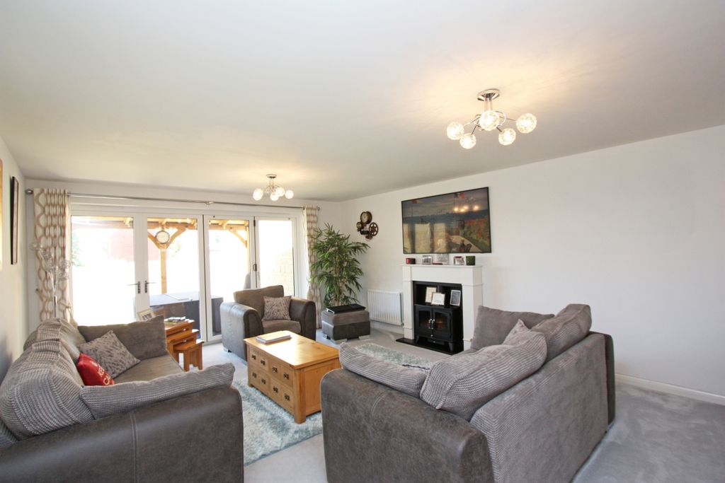 Property photo 2 of 19