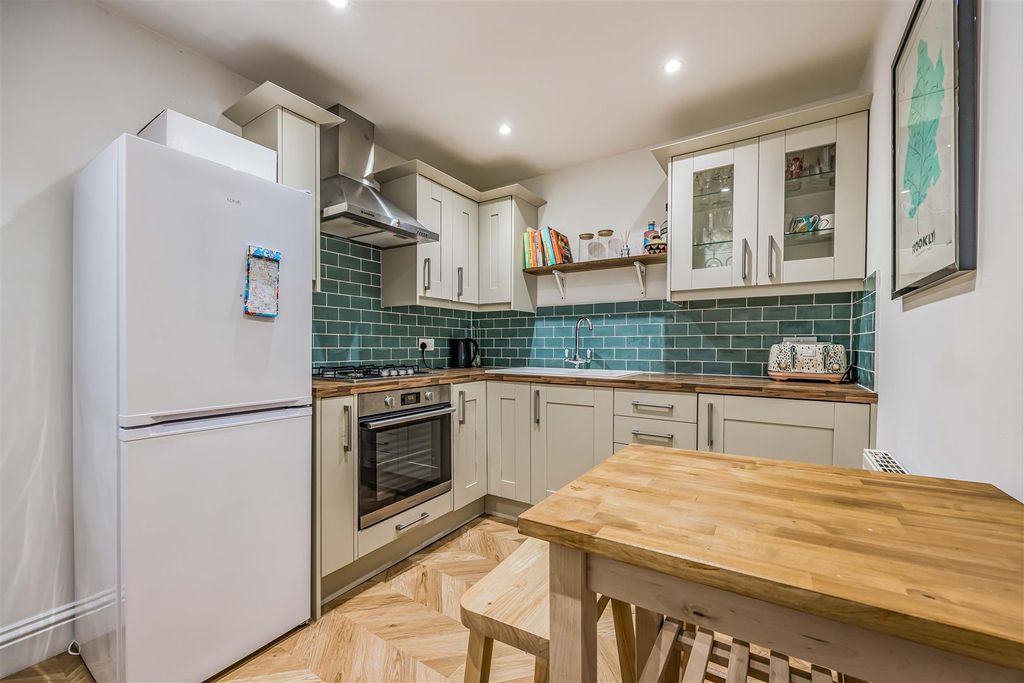 Property photo 1 of 18 Flat 2, 26 Granada Road, Southsea-Small-Porticomar