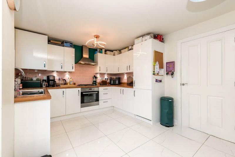 Property photo 3 of 9 Kitchen