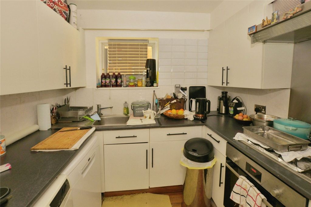 Property photo 2 of 10 Kitchen