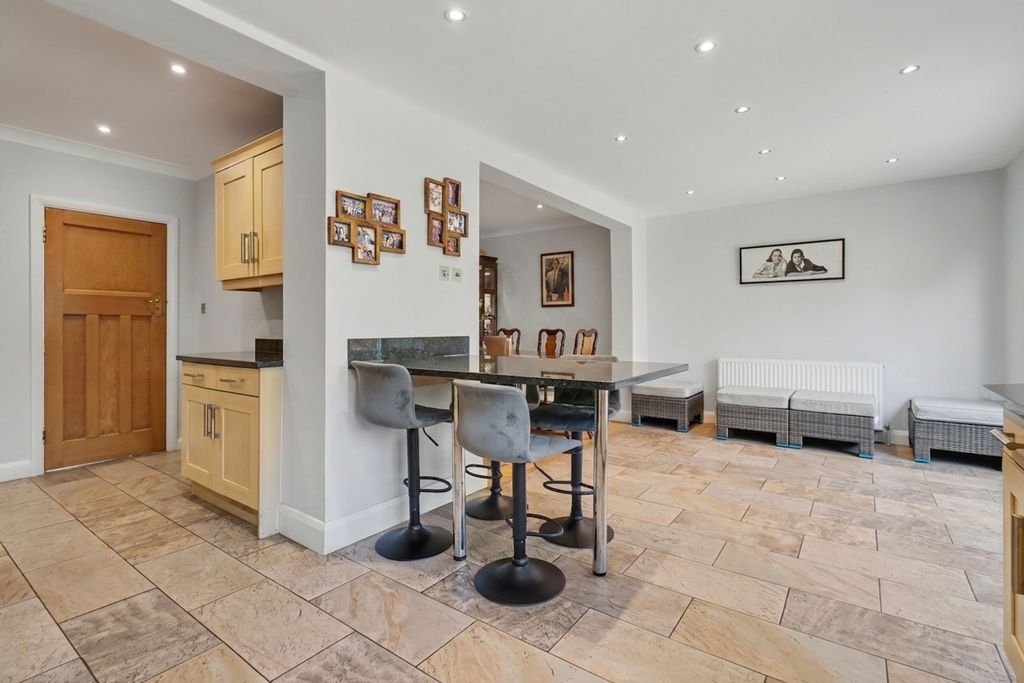 Property photo 3 of 23