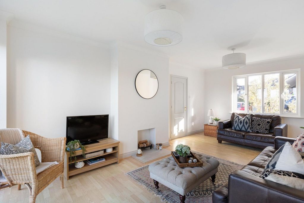 Property photo 3 of 21