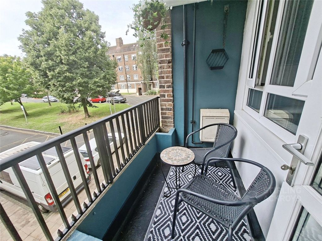 Property photo 3 of 11 Balcony