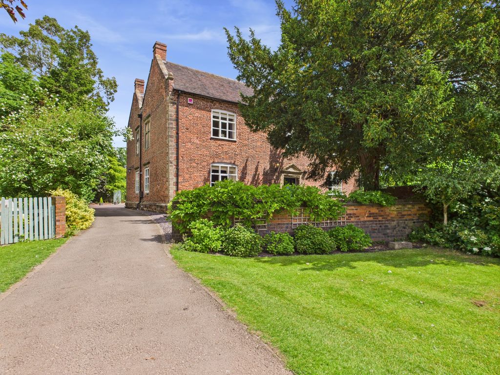 Property photo 2 of 75