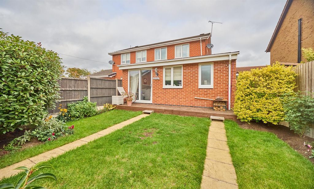 Property photo 3 of 14 Cadle Close 12.Jpg