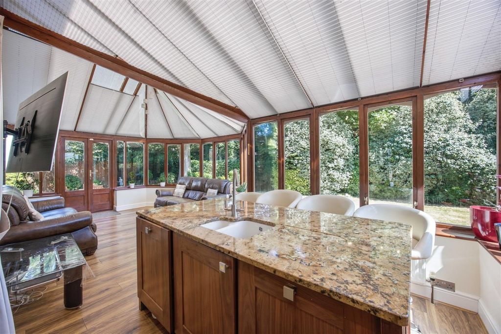 Property photo 3 of 36 Conservatory