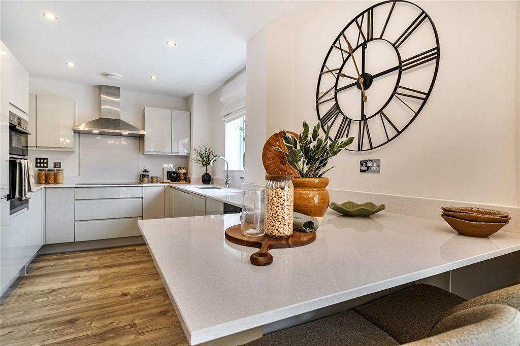 Property photo 3 of 15 Kitchen