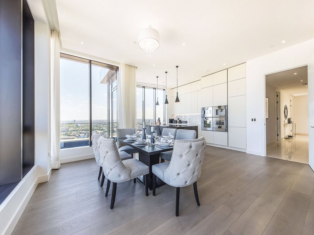 Property photo 3 of 27 Admiralty House E1