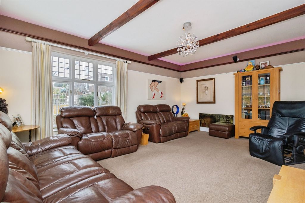 Property photo 2 of 33