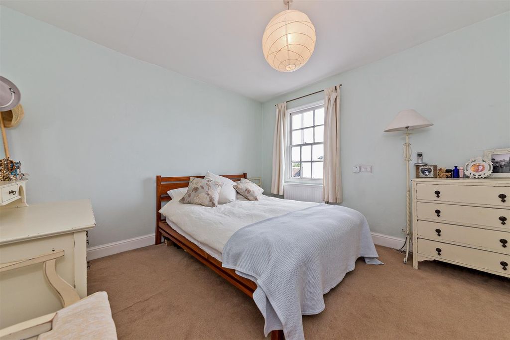Property photo 2 of 18 97Sopwelllane-04.Jpg
