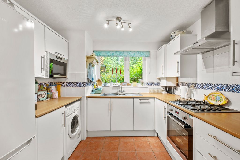 Property photo 2 of 9
