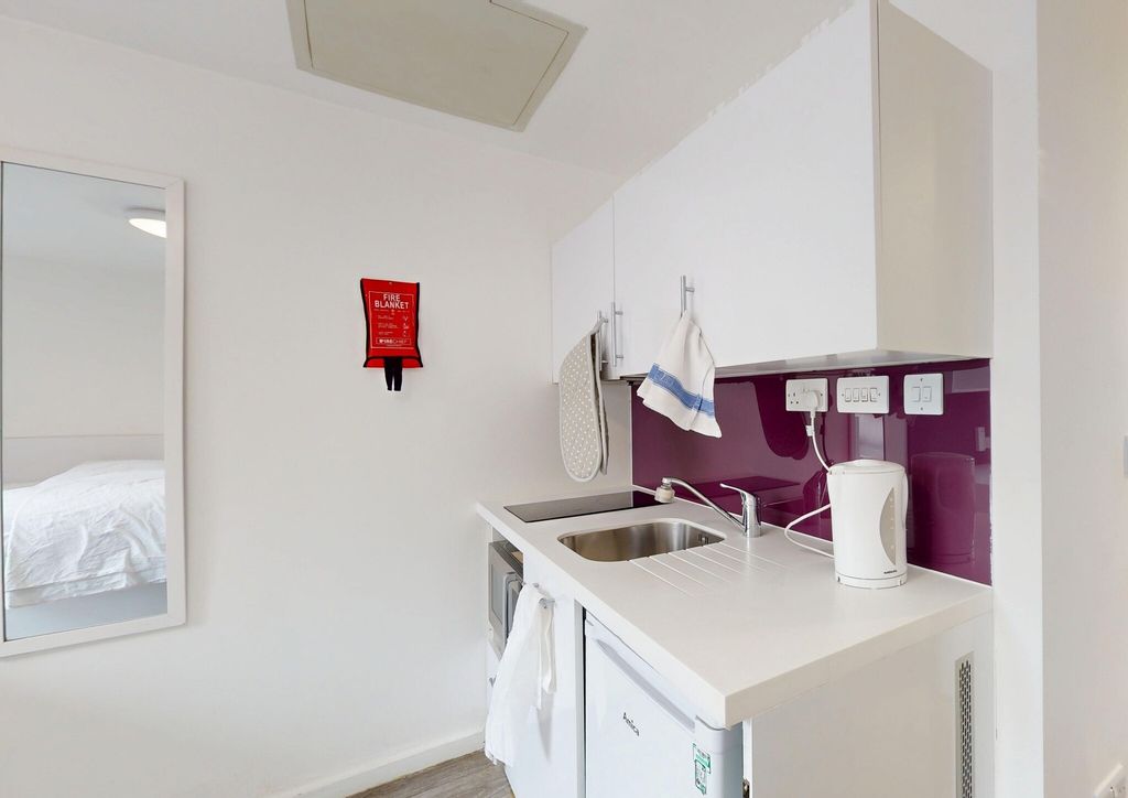 Property photo 2 of 19 Kitchen