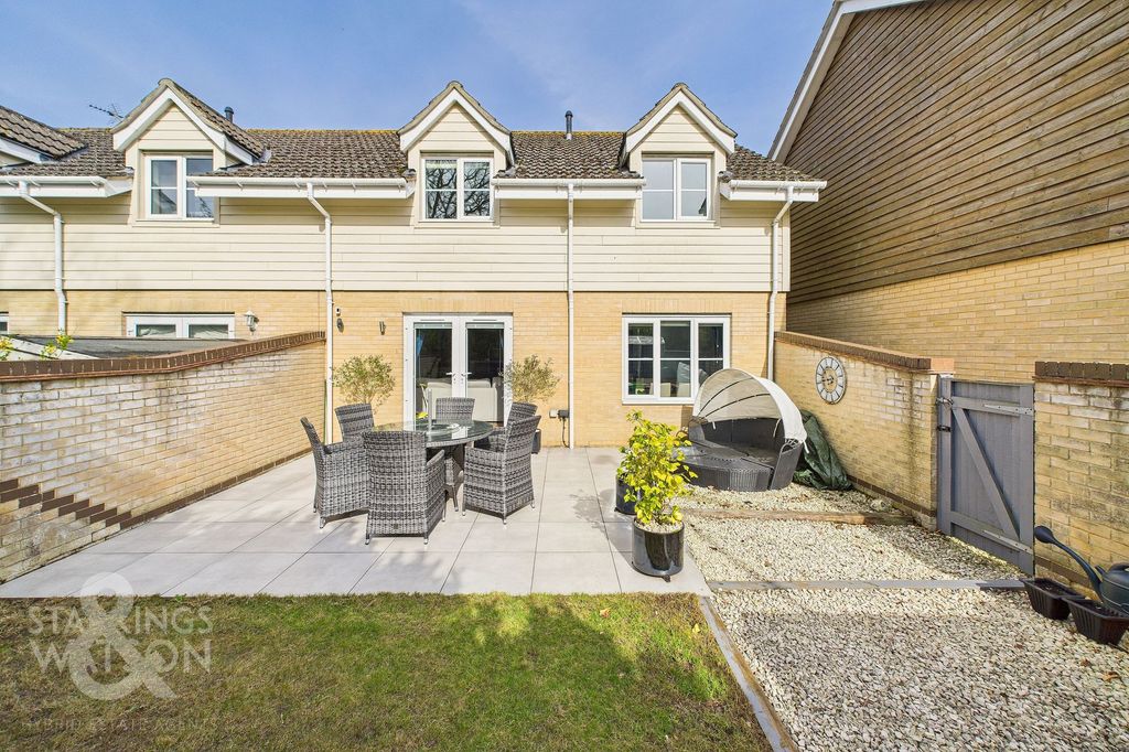 Property photo 2 of 22