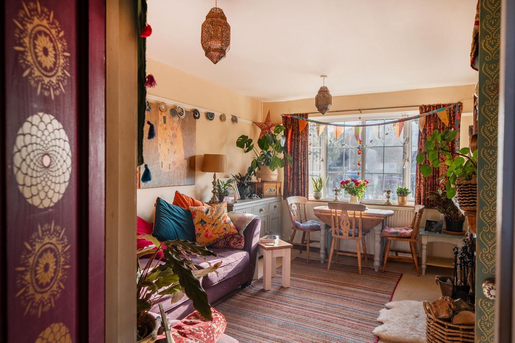 Property photo 3 of 21 Living Room