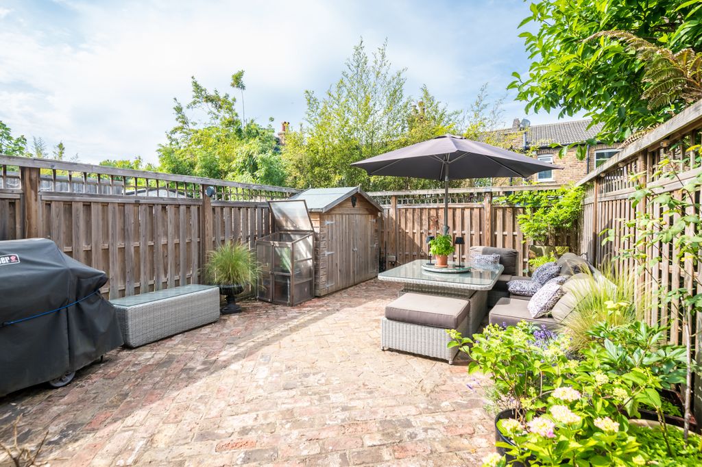 Property photo 2 of 34