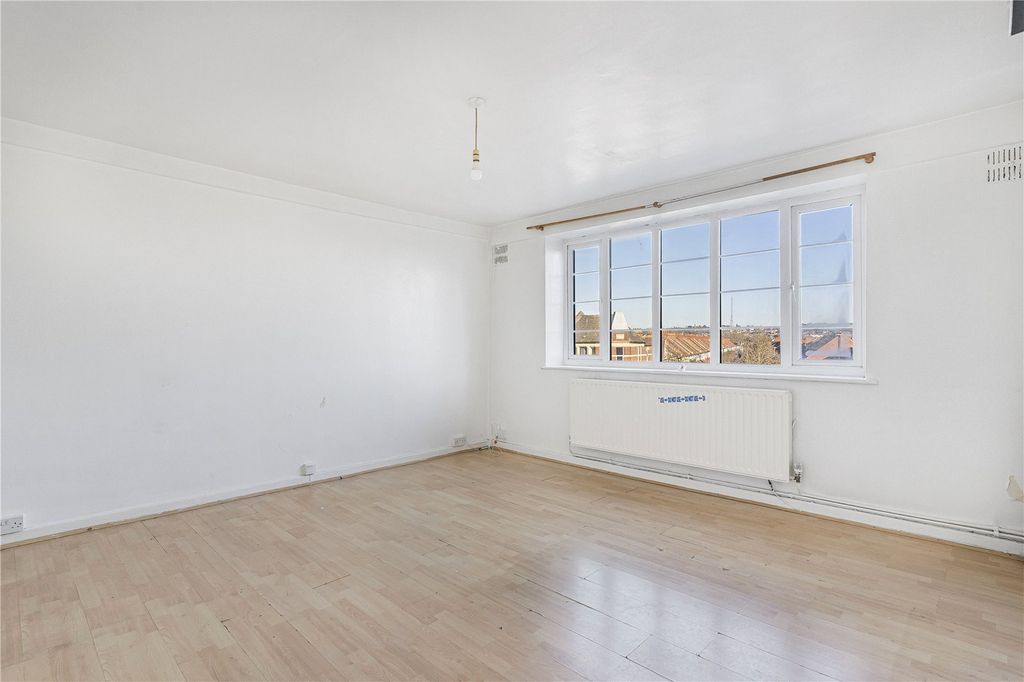 Property photo 2 of 15 Studio