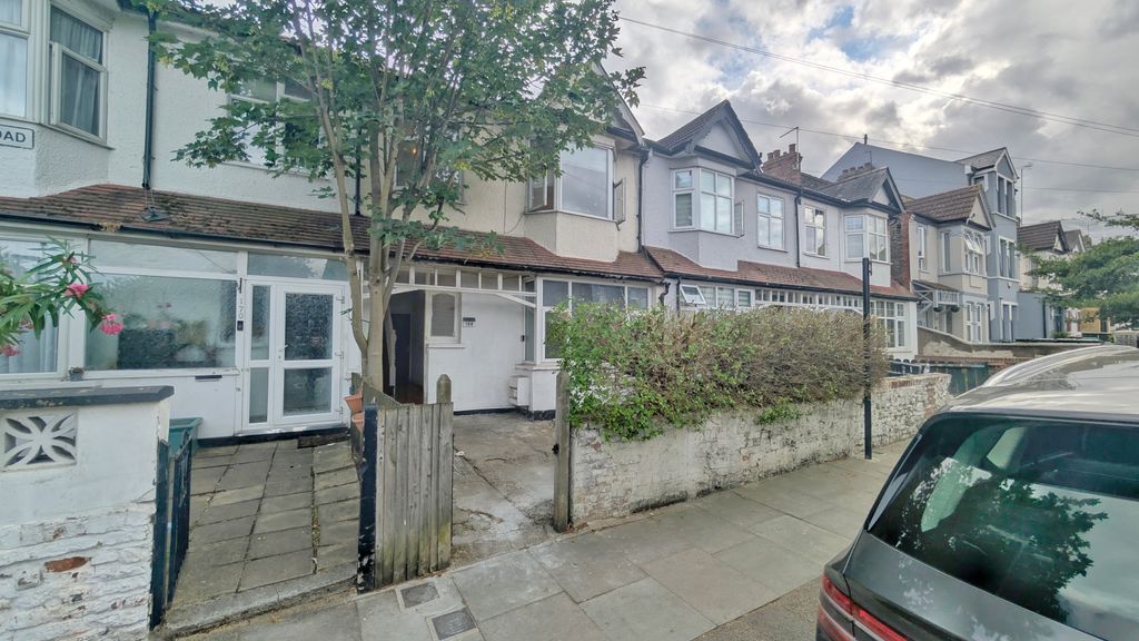 Property photo 1 of 17
