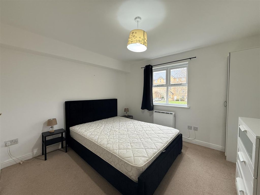 Property photo 2 of 13 Bedroom 1