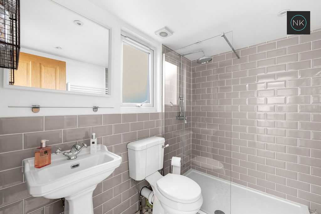 Property photo 3 of 28 4250326