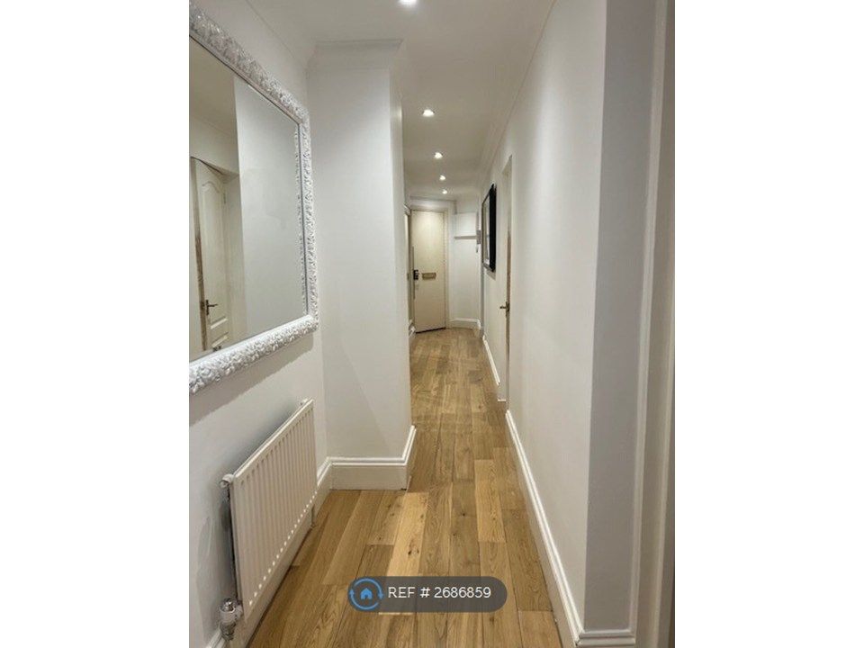 Property photo 2 of 6 Hallway