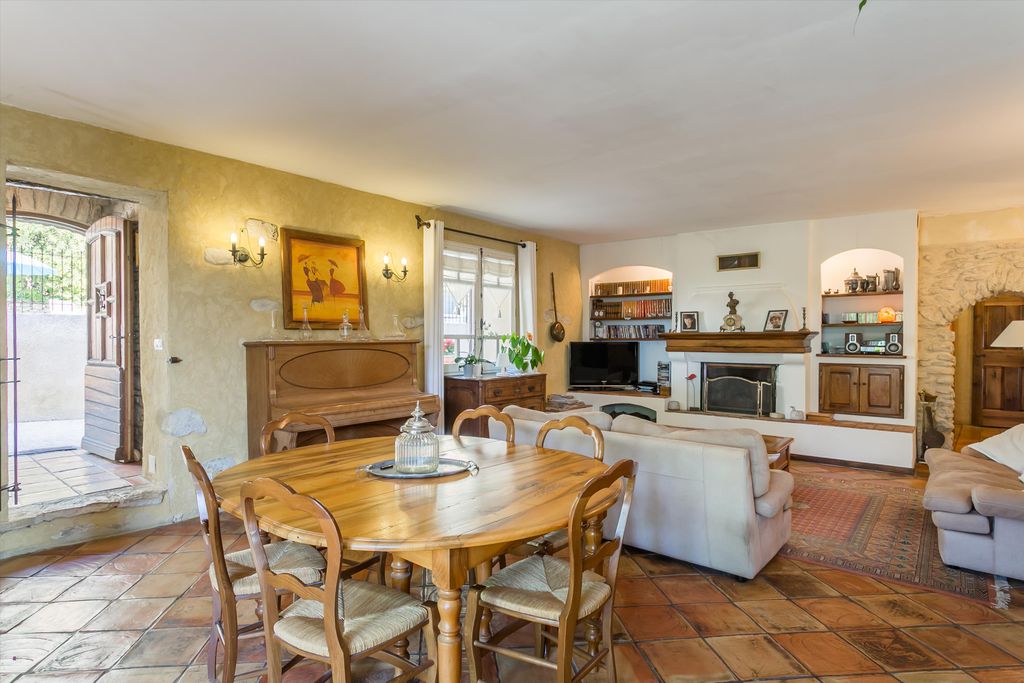 Property photo 2 of 18 Image