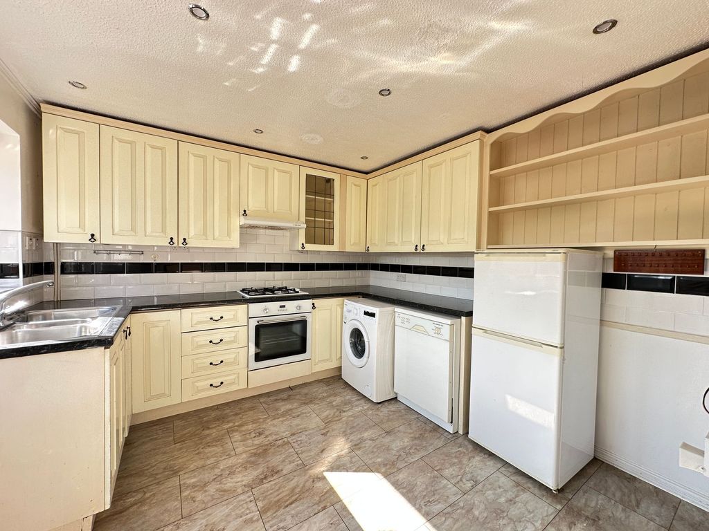 Property photo 3 of 20 Kitchen
