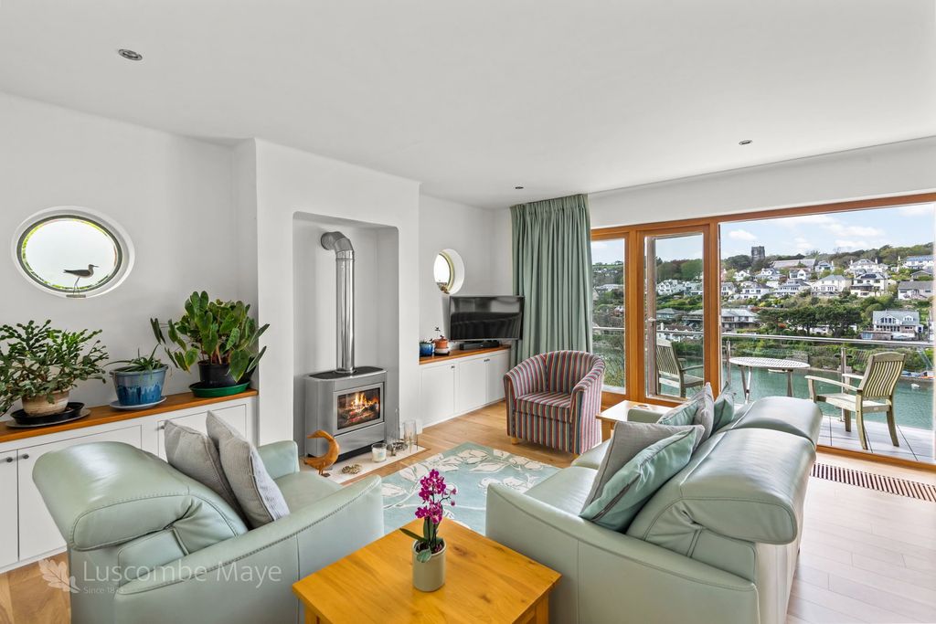 Property photo 2 of 23