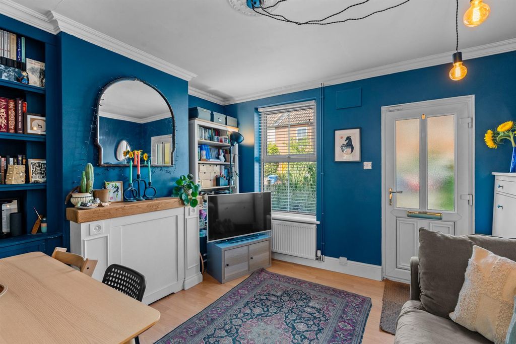 Property photo 2 of 20 90-Gladstonest-002.Jpg