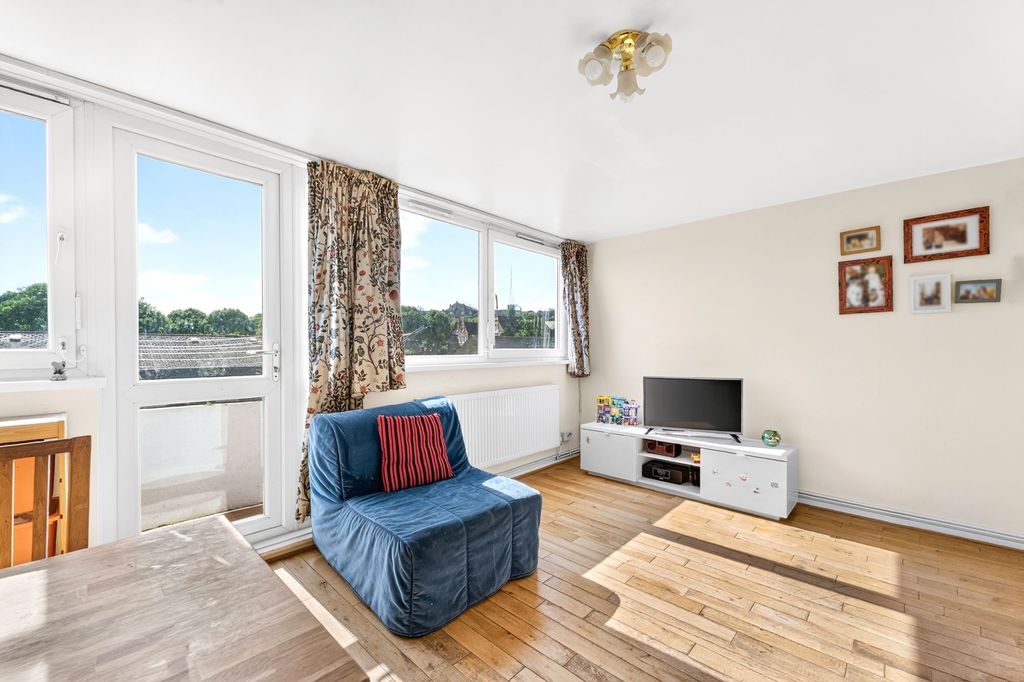 Property photo 2 of 17